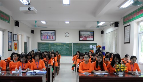 Trường Tiểu học Đô Thị Việt Hưng tổ chức Hội nghị viên chức và phát động thi đua năm học 2017 – 2018